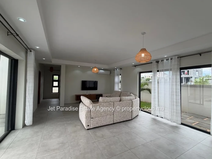 Modern 4-Bedroom Villa in Secure Gated Community – Jardins d’Anna