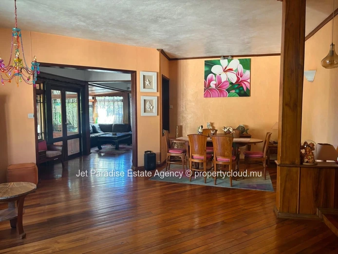 Freehold Seafront House for Sale in Albion
