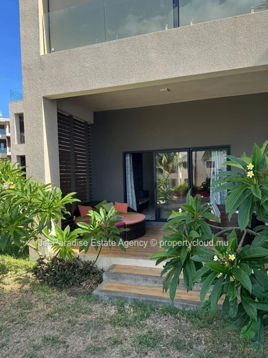 "Stunning Sea View Furnished Apartment in Flic en Flac with Pool Access - Ideal for Beachfront Living! 