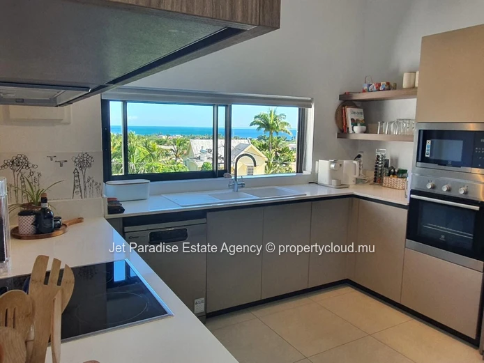 Appartement à vendre,3 chambres, piscine commune, meublé, climatisé, parking sécurisé.