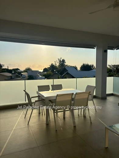 Superbe Appartement Meublé de 3 Chambres en Suite