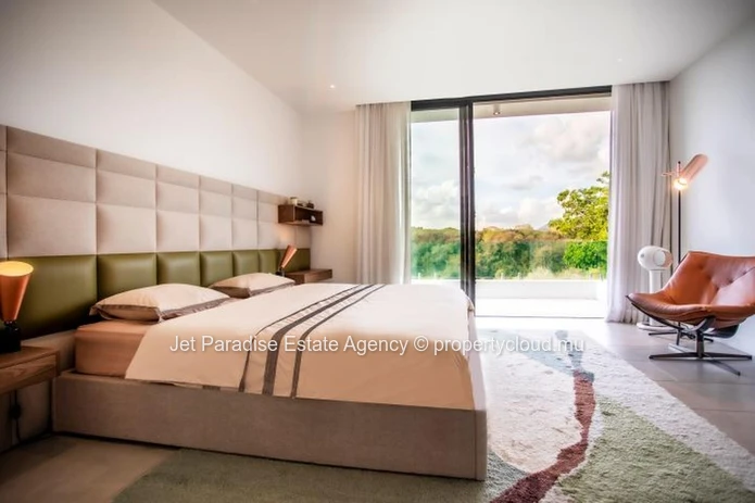 Villa à vendre à Tamarin, 1331m² habitables, 2500m² de terrain, 5 chambres, vue montagne, piscine, haute efficience é...