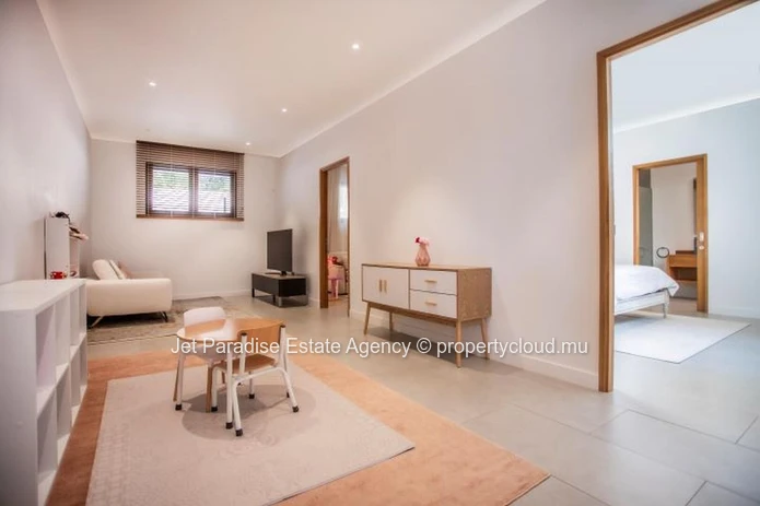 Villa à vendre à Tamarin, 1331m² habitables, 2500m² de terrain, 5 chambres, vue montagne, piscine, haute efficience é...