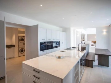 5 Bedroom Villa