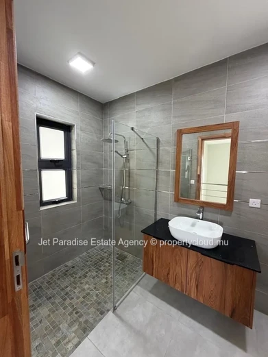 Modern 4-Bedroom Villa in Secure Gated Community – Jardins d’Anna