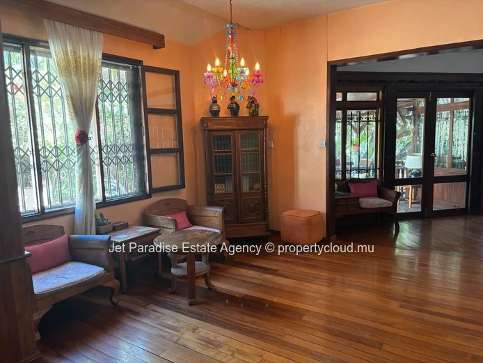 Freehold Seafront House for Sale in Albion