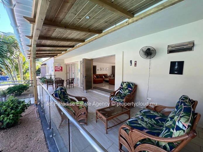 Luxurious Villa with Mountain Views in Tamarin - 434m² Living Area, Private Pool, Fully Furnished - Rs 55M