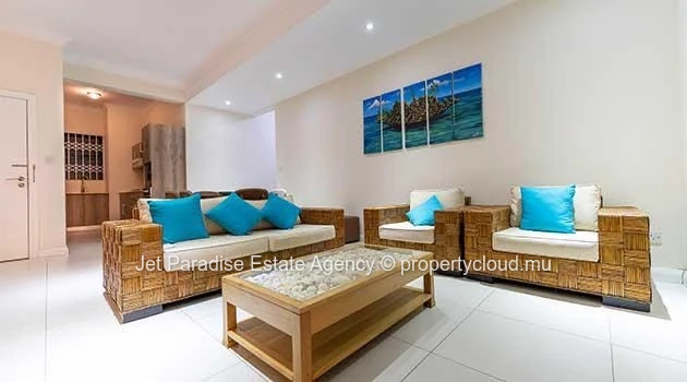 Spacious 3-Bedroom Flat with Sea View Balcony