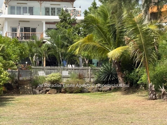 Seafront 2-Bedroom Apartment 