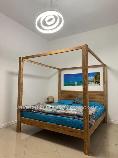 "Stunning Sea View Furnished Apartment in Flic en Flac with Pool Access - Ideal for Beachfront Living! 