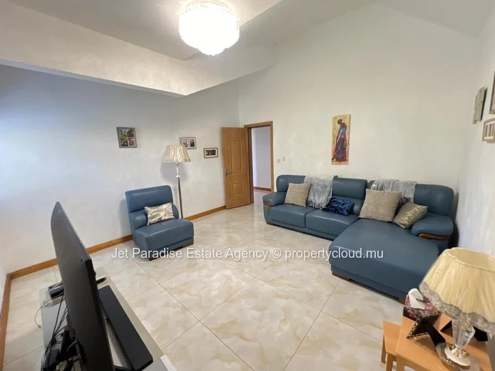 Luxurious Villa with Mountain Views in Tamarin - 434m² Living Area, Private Pool, Fully Furnished - Rs 55M
