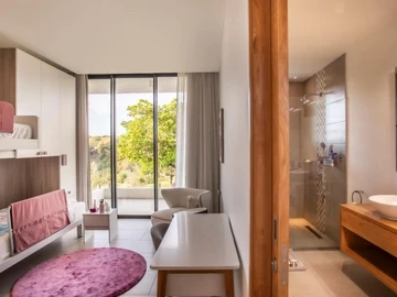 5 Bedroom Villa