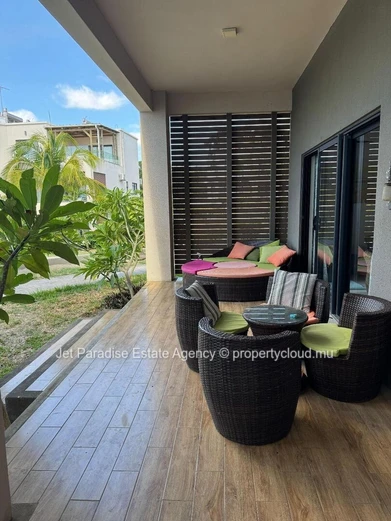 "Stunning Sea View Furnished Apartment in Flic en Flac with Pool Access - Ideal for Beachfront Living! 