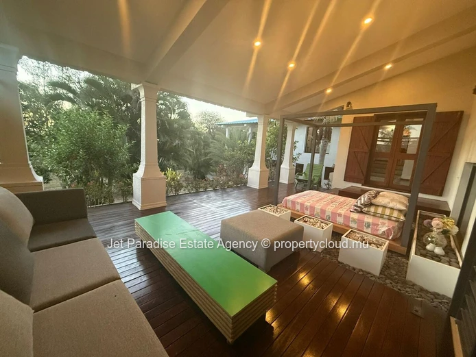 Maison à vendre à Tamarin, 4 chambres, piscine privée, vue mer et montagne, meublé, Rs 50M.