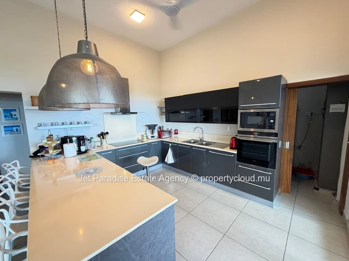 Magnifique Penthouse de 265m 2 avec Vue splendide sur mer. 