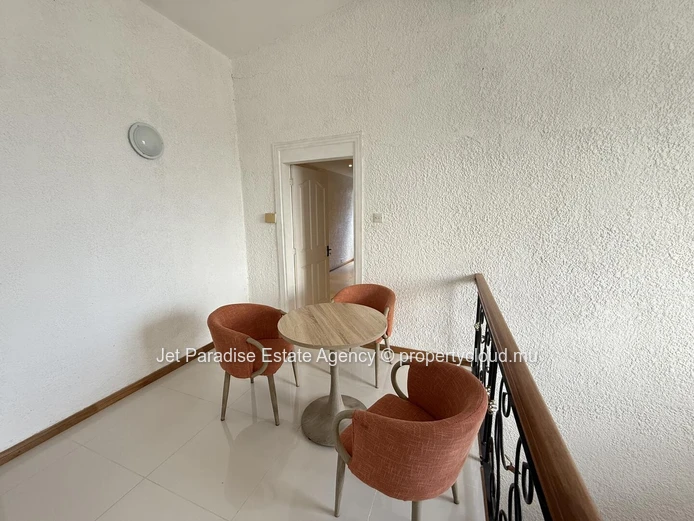 Maison en vente 5 chambres. Rs14M.