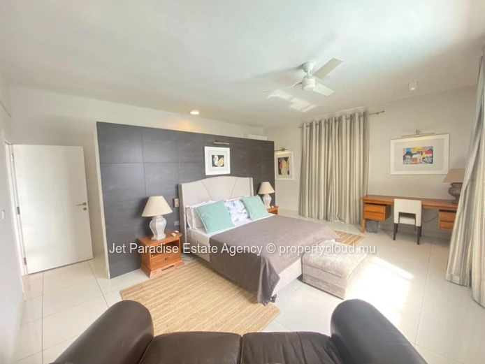 Luxurious RES Penthouse in Tamarin with Stunning Views and Private Pool! 265m² of Living Space, Fully Equipped Kitche...