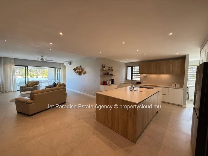 Superbe Appartement Meublé de 3 Chambres en Suite