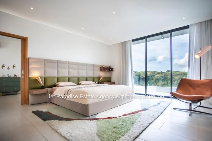 Villa à vendre à Tamarin, 1331m² habitables, 2500m² de terrain, 5 chambres, vue montagne, piscine, haute efficience é...