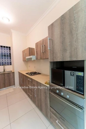 Spacious 3-Bedroom Flat with Sea View Balcony