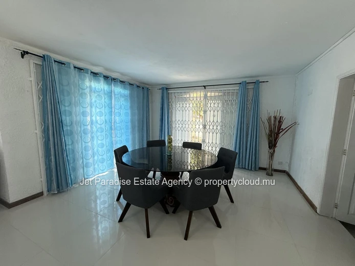 Maison en vente 5 chambres. Rs14M.