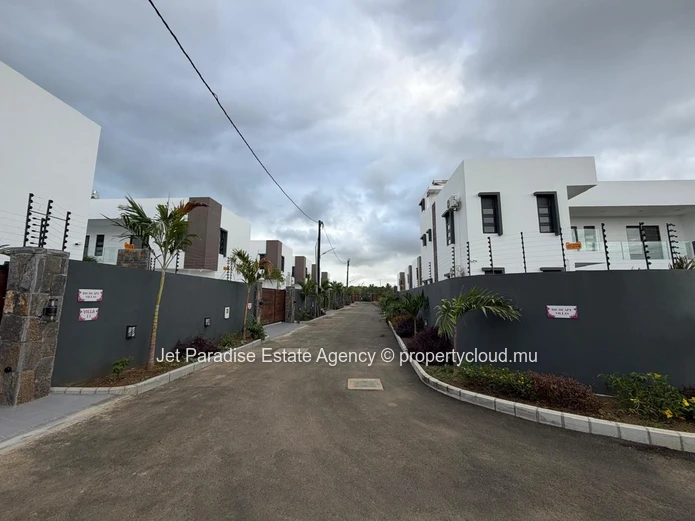 Beautiful Fully Furnished Modern Villa in a Residence