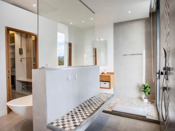 5 Bedroom Villa