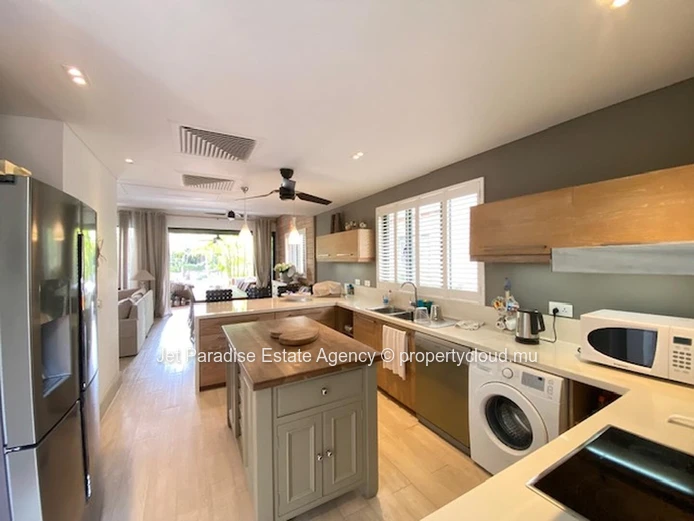Stunning 3 Bedroom Apartment with Private Pool and Sea Views in Tamarin 