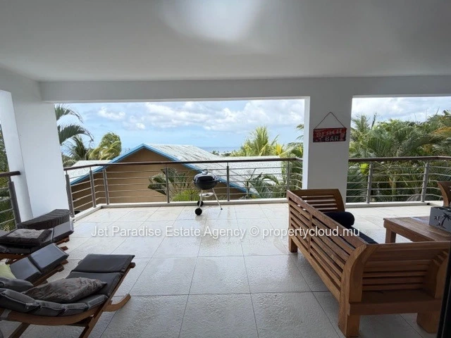  Elegant 3-Bedroom Apartment with Sea View – Secured Complex