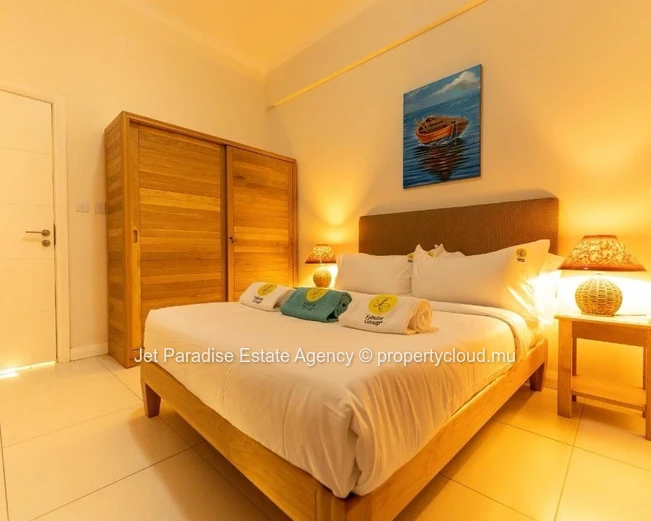 Spacious 3-Bedroom Flat with Sea View Balcony