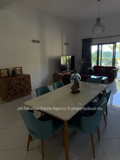 "Stunning Sea View Furnished Apartment in Flic en Flac with Pool Access - Ideal for Beachfront Living! 