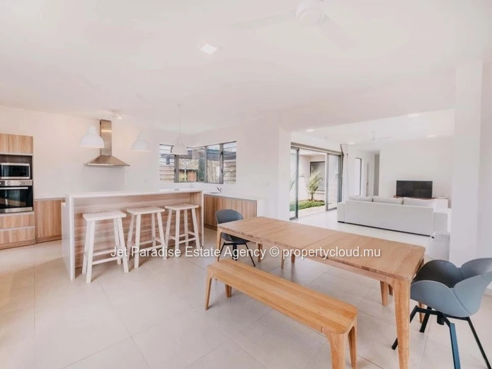 Maison à vendre à Tamarin. 250m² habitables sur un terrain de 350m².