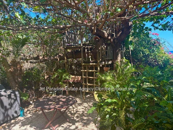 Freehold Seafront House for Sale in Albion