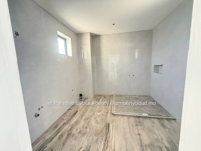Modern Villa of 4 Bedrooms– Gated Community in Flic en Flac