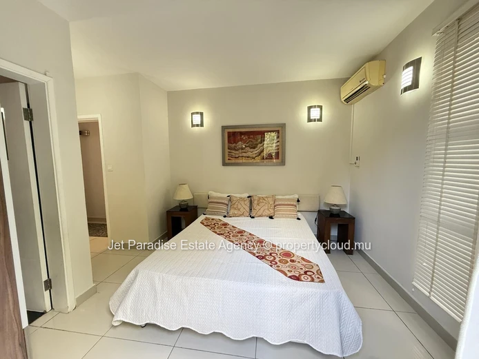 Maison à vendre à Rivière Noire - Black River, 210m², 4 chambres en suite, piscine privée, proche écoles, arrêt de bu...