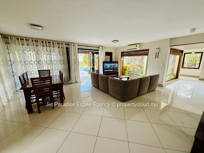 Villa à louer meublée à Tamarin, 4 chambres, vue mer et montagne.