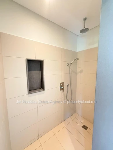 Appartement Élégant de 3 Chambres 