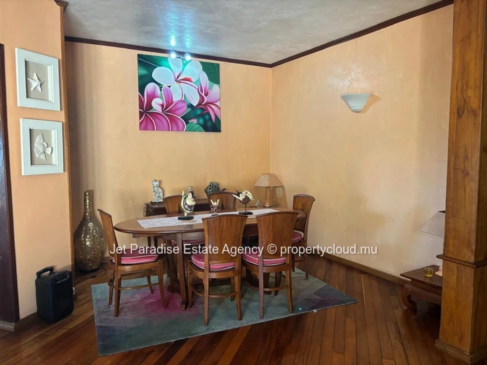 Freehold Seafront House for Sale in Albion