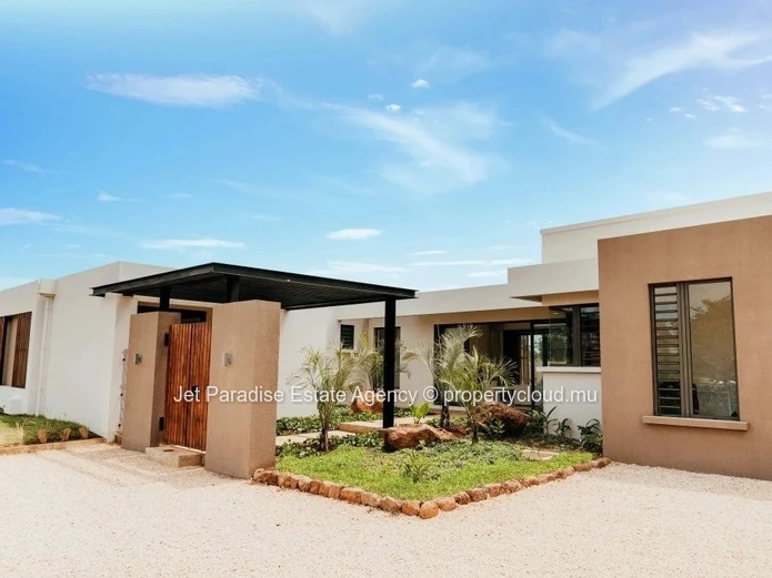 Maison à vendre à Tamarin. 250m² habitables sur un terrain de 350m².