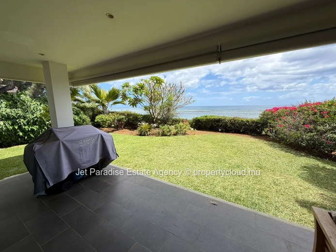 3-Bedrooms Beachfront Apartment in Tamarin