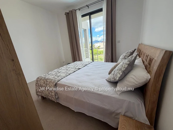 Newly built 4 bedrooms house with private swimming pool and Garden