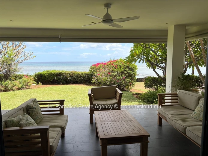 3-Bedrooms Beachfront Apartment in Tamarin