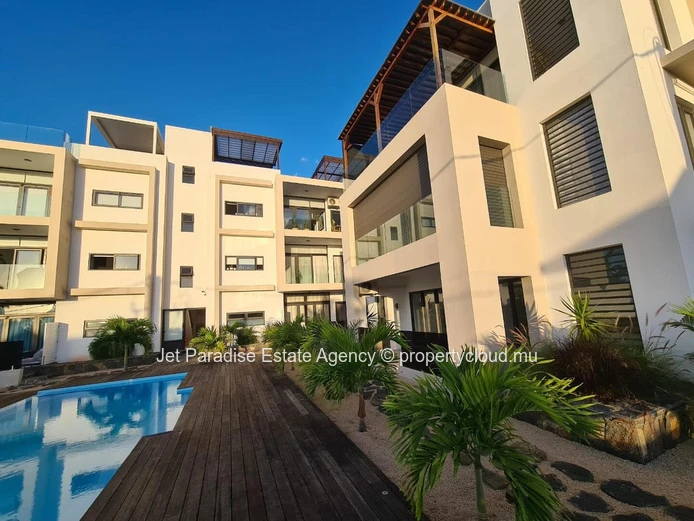 Appartement à vendre,3 chambres, piscine commune, meublé, climatisé, parking sécurisé.