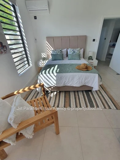 Appartement à vendre,3 chambres, piscine commune, meublé, climatisé, parking sécurisé.