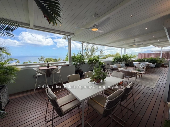 Magnifique Penthouse de 265m 2 avec Vue splendide sur mer. 