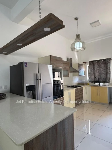"Stunning Sea View Furnished Apartment in Flic en Flac with Pool Access - Ideal for Beachfront Living! 