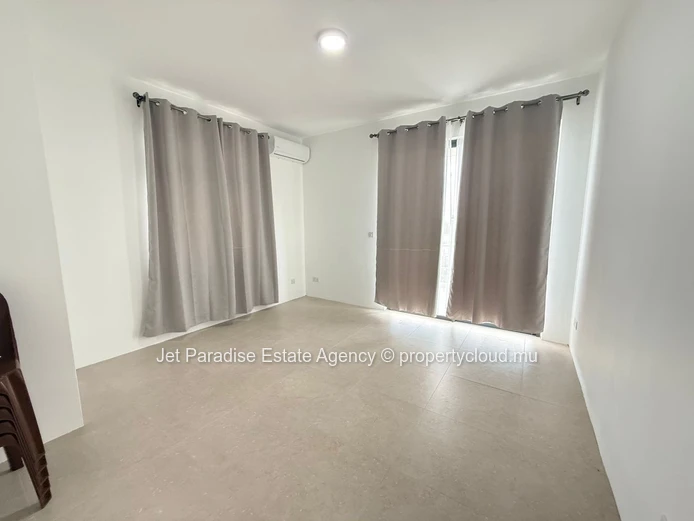 Newly built 4 bedrooms house with private swimming pool and Garden