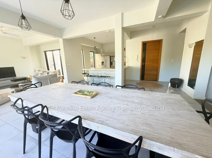 Appartement Élégant de 3 Chambres 