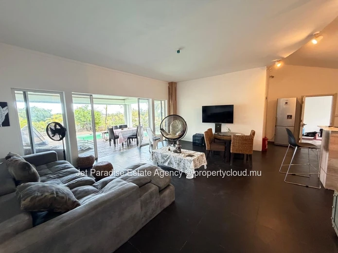 Modern Villa of 4 Bedrooms and pool
