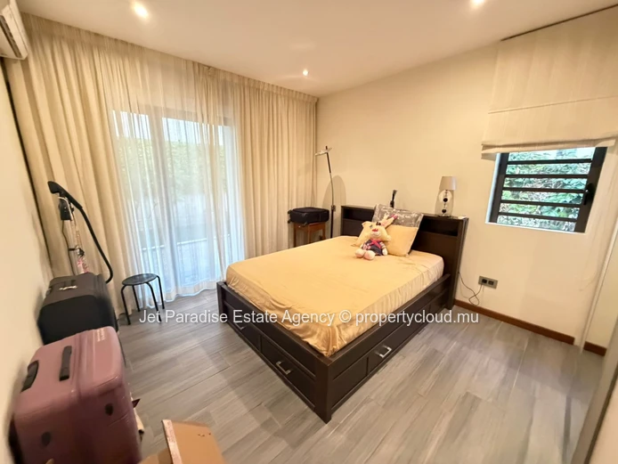 Beautiful Furnished ground floor apartment with Sea View
